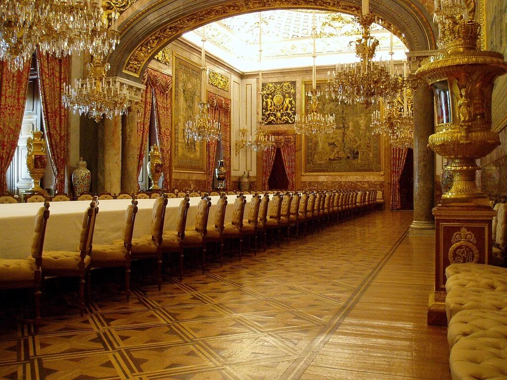 Королевский дворец в Мадриде Тронный зал. Королевский дворец в Мадриде зал Гаспарини. Королевский дворец в Мадриде парадный обеденный зал. Королевский дворец в Мадриде зал Гаспарини Барокко.