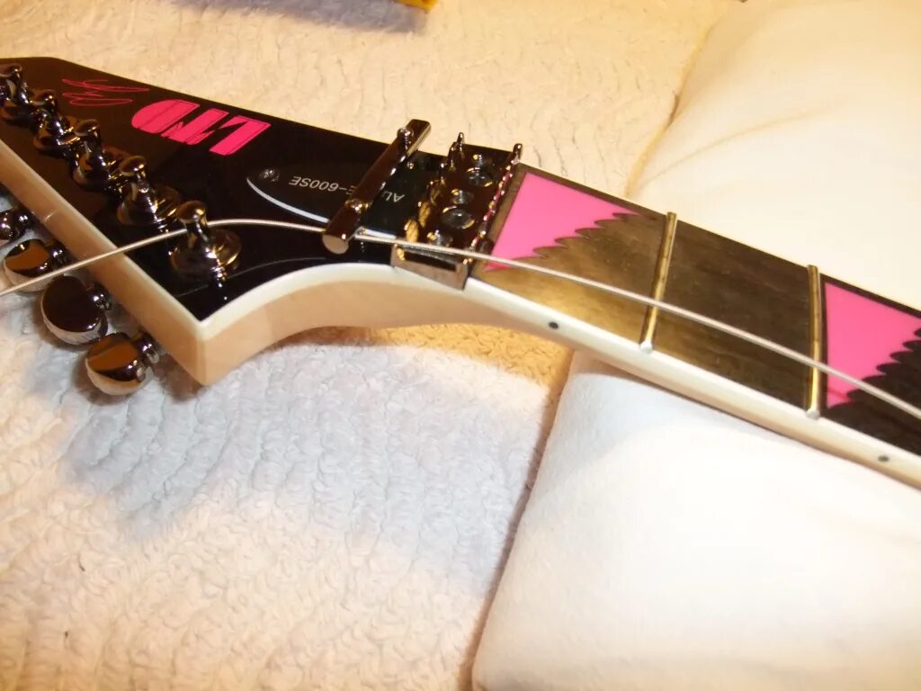 Esp alexi. Esp ltd alexi 600 pink. esp alexi 600. esp alexi pink.