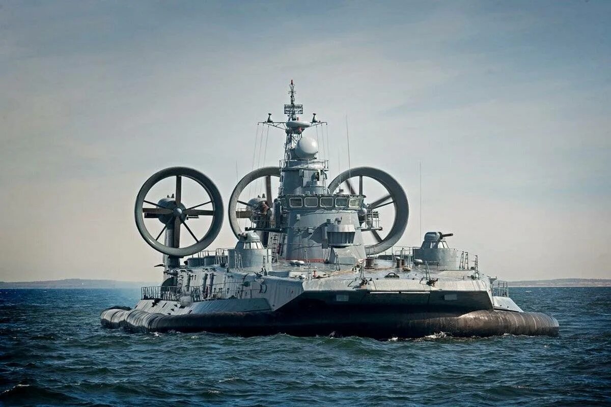 Пл зубр. 12322 зубр. десантный корабль на воздушной подушке зубр. флаг мдквп «мордовия».