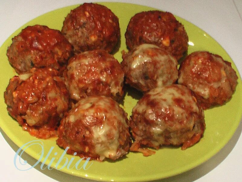 Рецепт мясных ежиков в духовке. Ёжики из фарша с рисом с подливкой в духовке. ёжики в духовке с подливкой. мясные ёжики в духовке с подливкой. мясные ёжики с рисом в духовке.