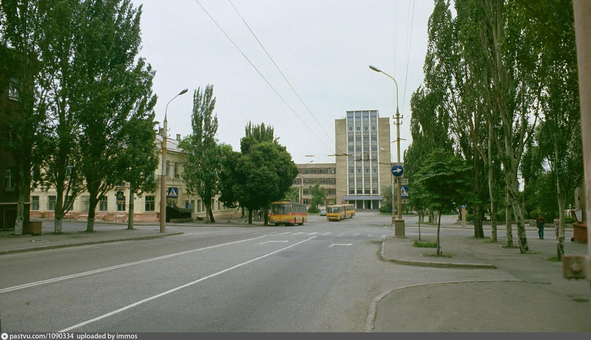 Мариуполь проспекты. Мариуполь улица ленина. мариуполь до войны. мариуполь 1992. мариуполь проспект ленина 97.