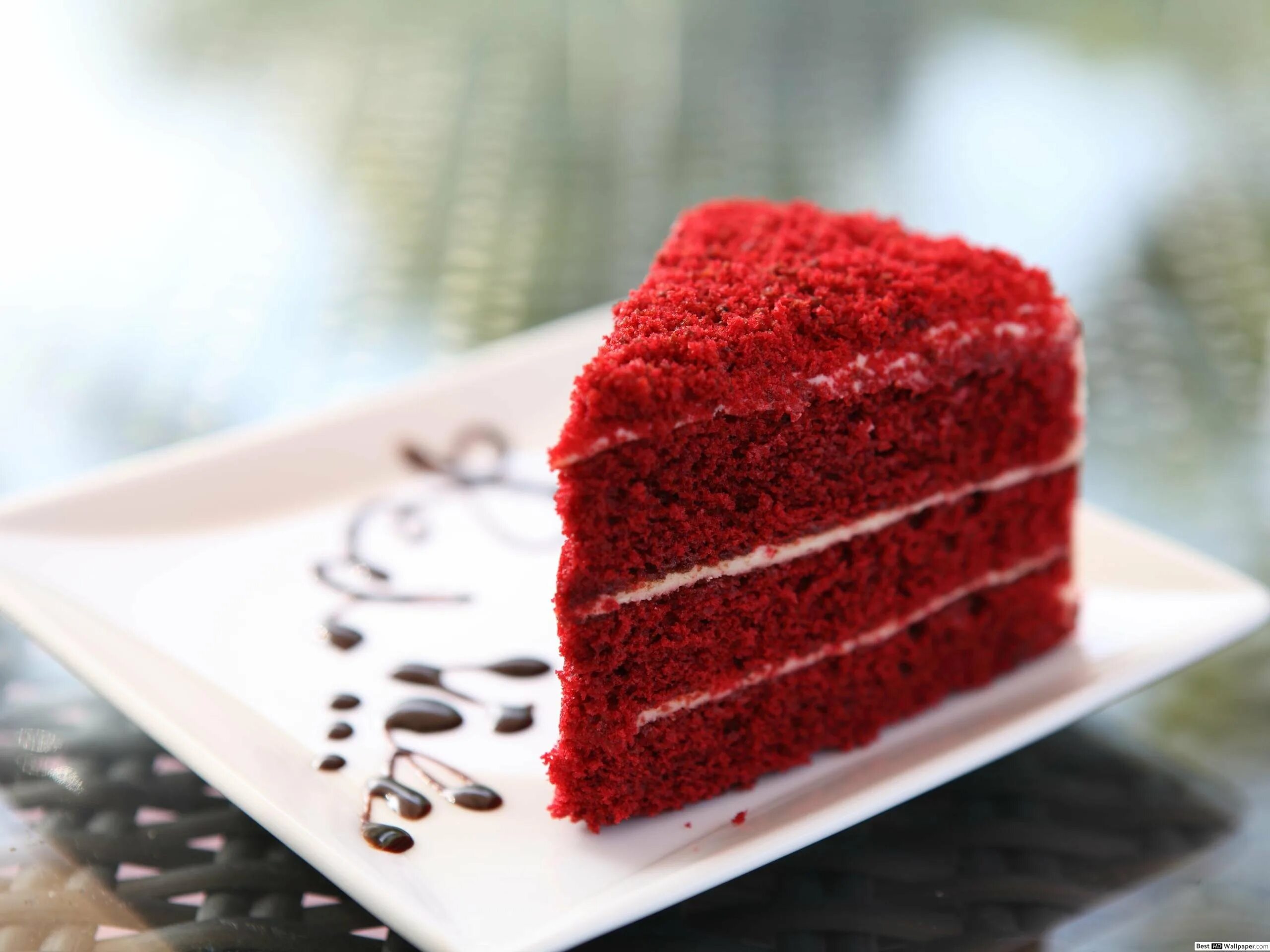 торт красный бархат в магазине спар. торт красный бархат украшение. классический красный бархат. торт красный бархат спар. красный бархат с малиновым конфи.