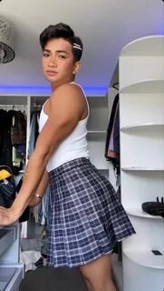 Әйелдерге арналған трусикидегі ер адамның фотосы