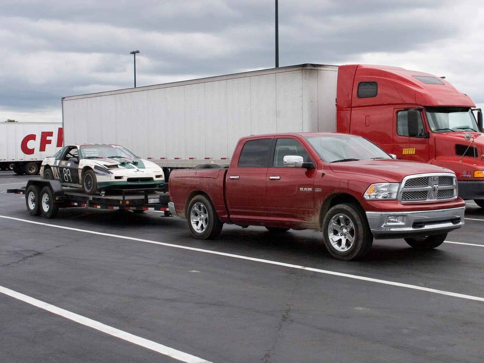 Пикапы вес. Dodge Ram f2500. Додж Ram 3500 с прицепом. Dodge Ram 2500 с прицепом. Dodge Ram 3500 тягач.