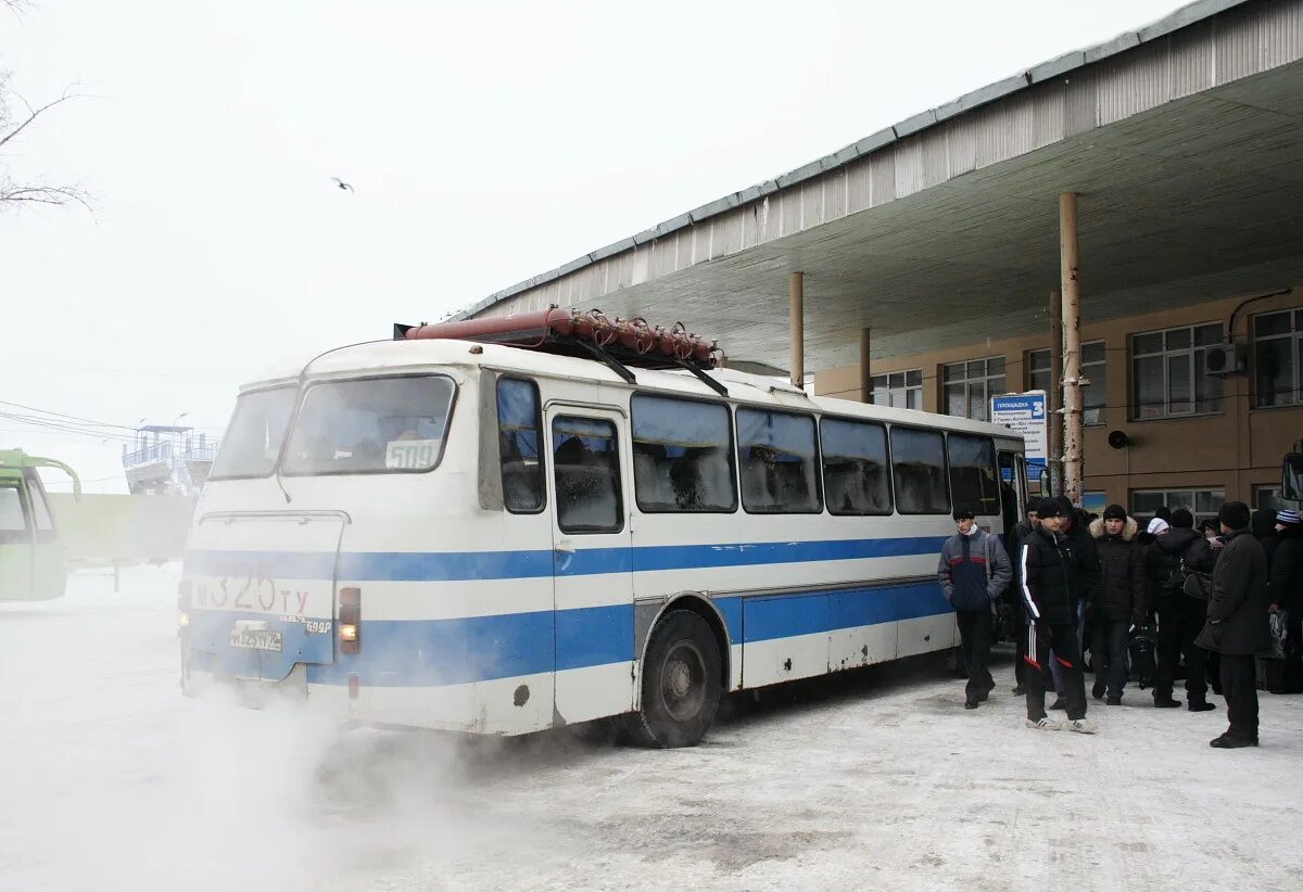 ЛАЗ 699. Автовокзал Томск. Икарус 256 и ЛАЗ 699р. Автовокзал Томск автобусы.