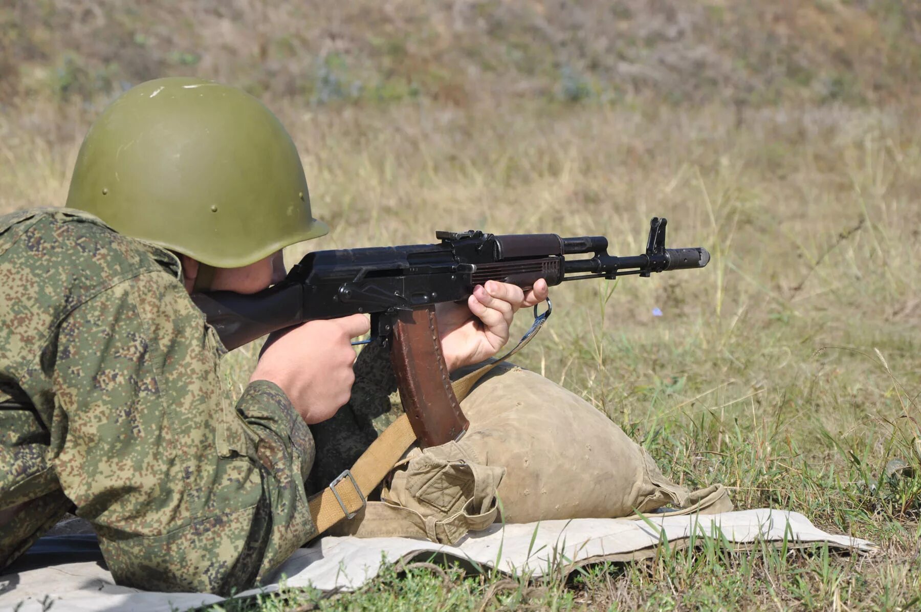 Огнева подготовка. Огневая подготовка. Огневая подготовка военнослужащих. Солдаты учатся стрелять. Огневая подготовка с пневматом.