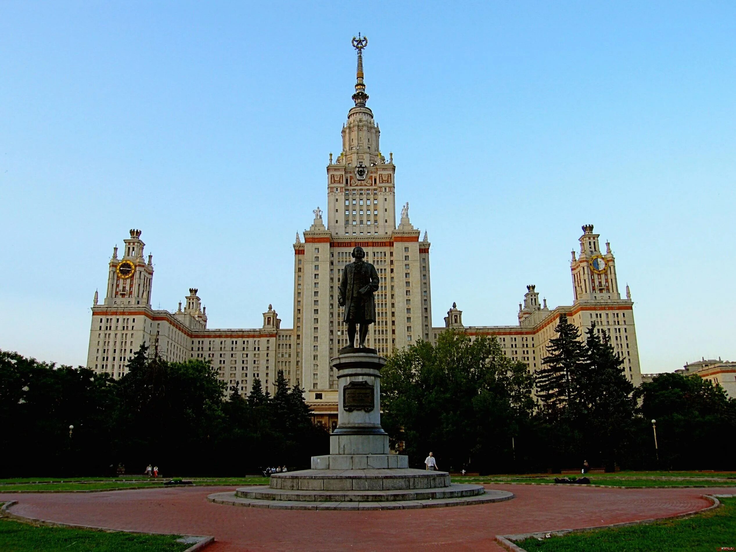 Московский государственный университет фото в москве. Московский государственный институт МГУ. Московский государственный университет им. м.в. Ломоносова. МГУ Ломоносова Москва. Главное здание МГУ им Ломоносова.