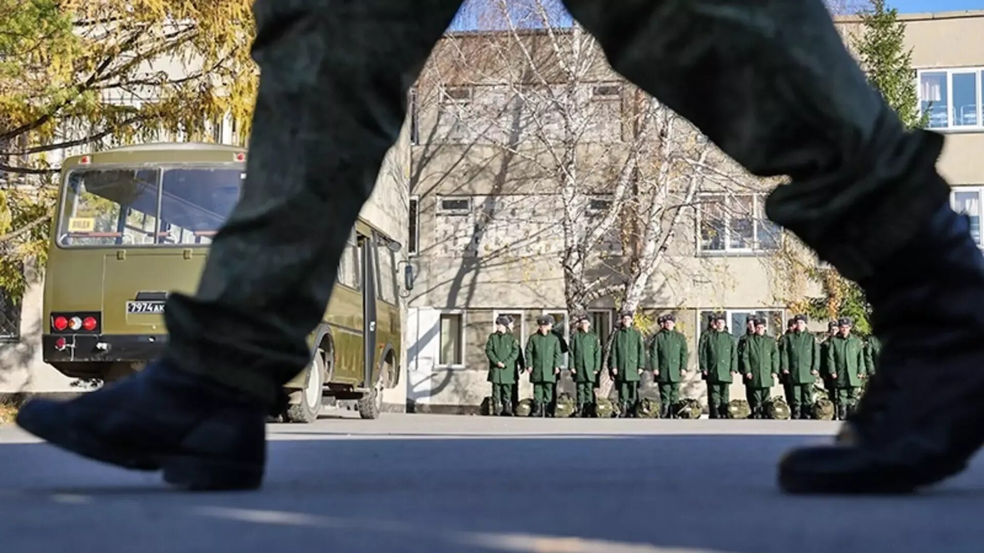 Таджики побежали. Мигранты военкомат.