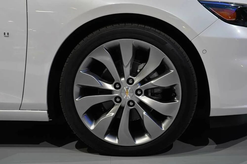 Диски R16 и летние шины Yokohama V552 195/55/16 - Hyundai Solaris, 1,4 л, 2015 г