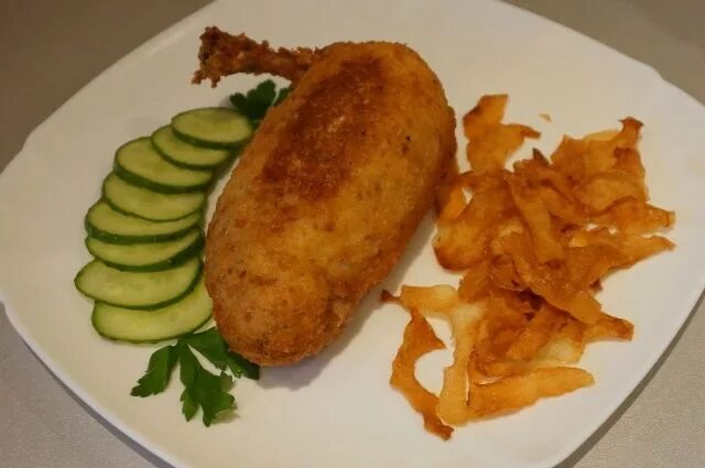 Котлета по киевски с картофельным пюре. Картошка по киевски.
