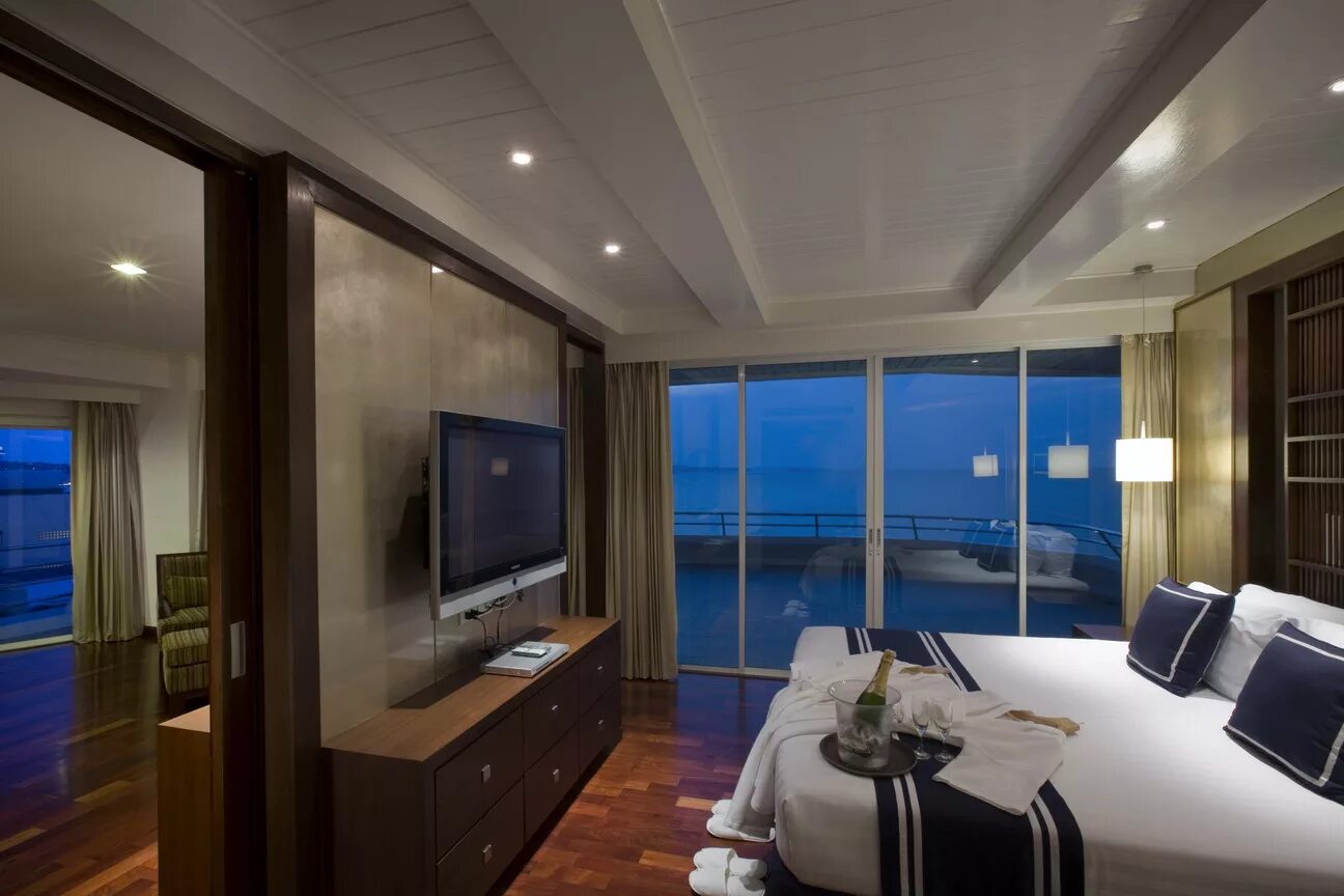 A one royal cruise паттайя. A-one royal cruise 4*. роял круиз паттайя отель. A-one royal cruise 4*. Royal one.