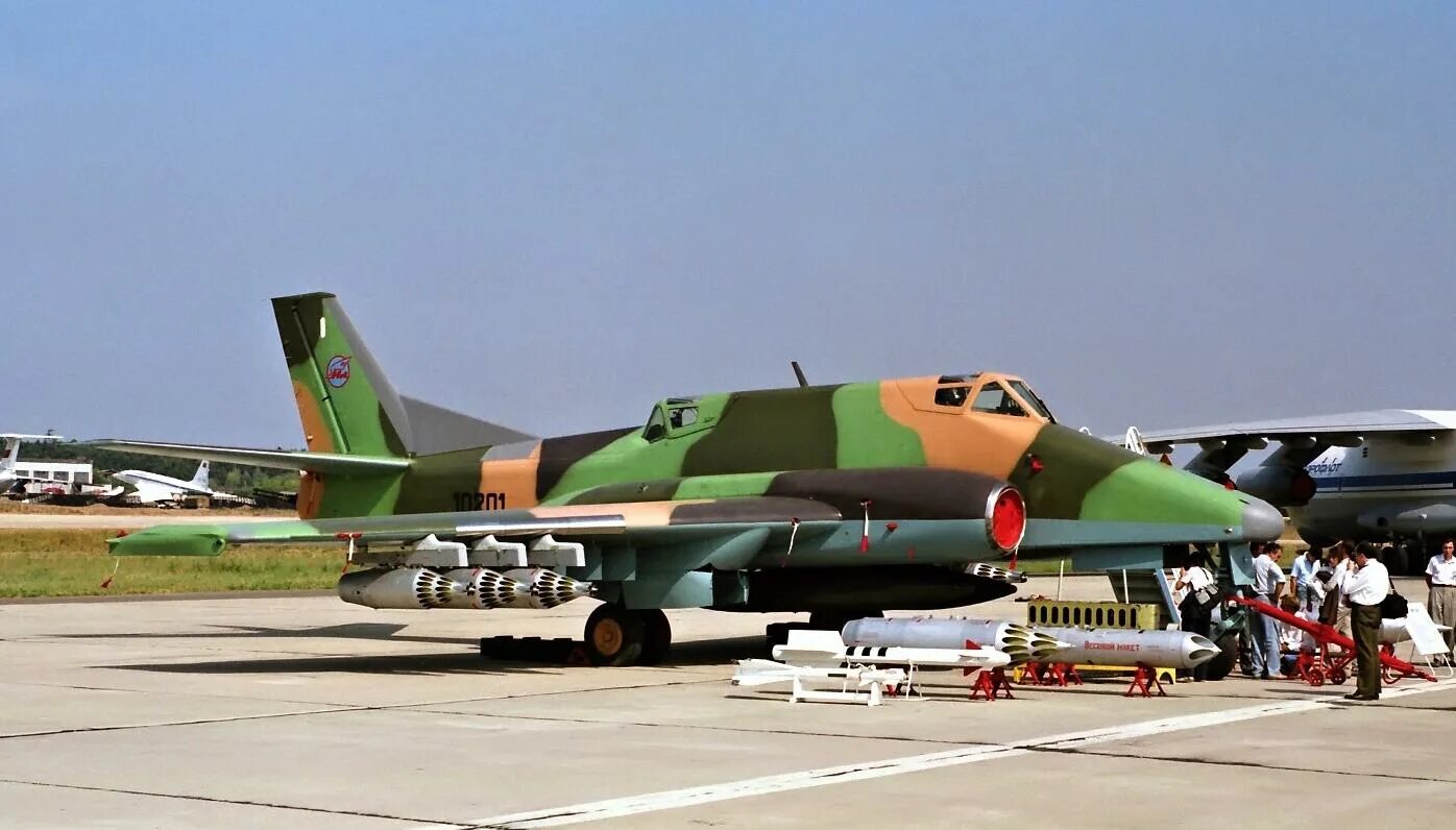 экспериментальный штурмовик ил-102. экспериментальный штурмовик ил-102. самолёт ильюшин ил 102. ил 102 в жуковском. реактивный штурмовик ил-102.
