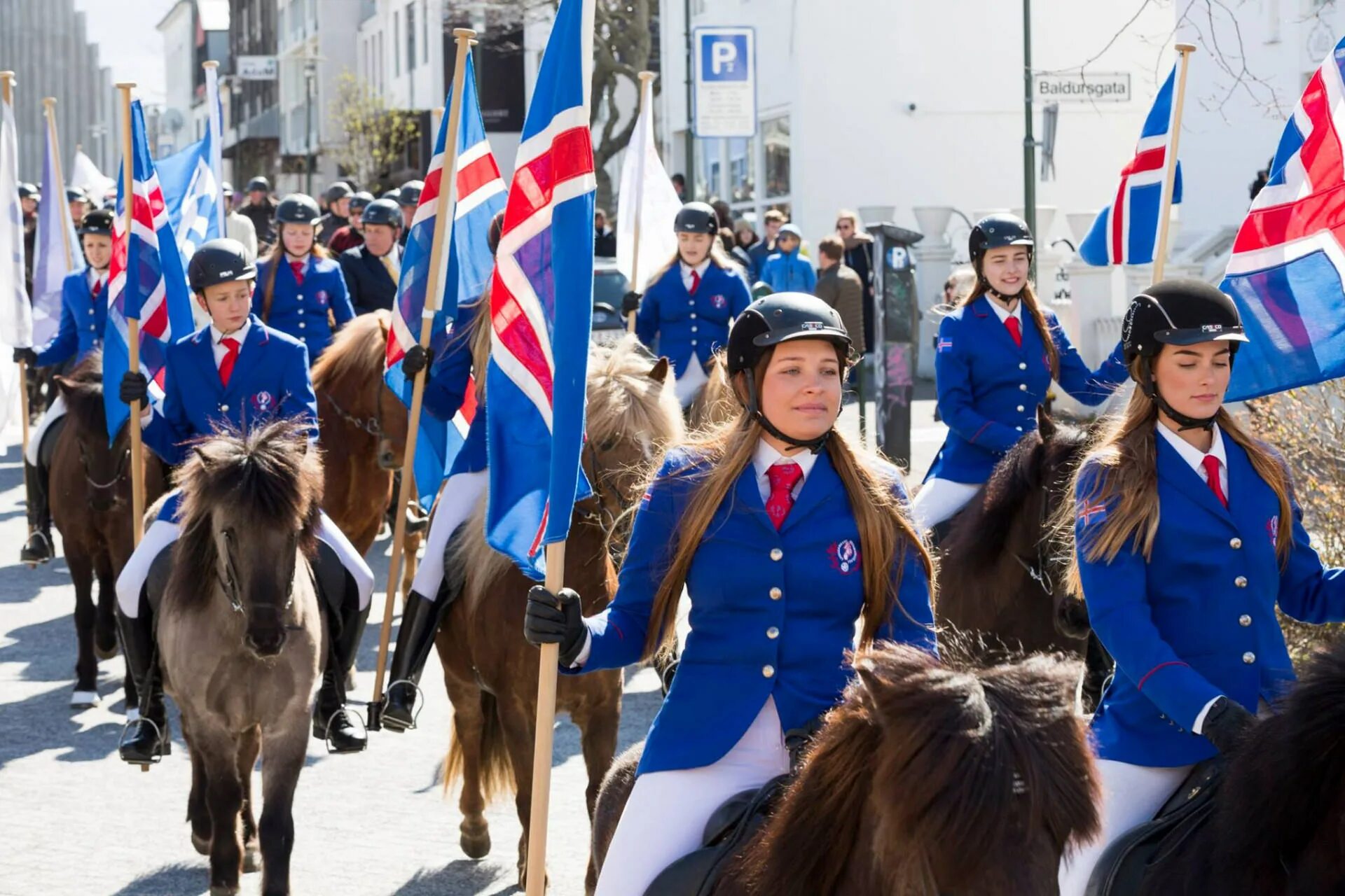 Жители Исландии. День независимости Исландии. Национальные праздники Исландии. День провозглашения Республики Исландия. Исландия какая европа