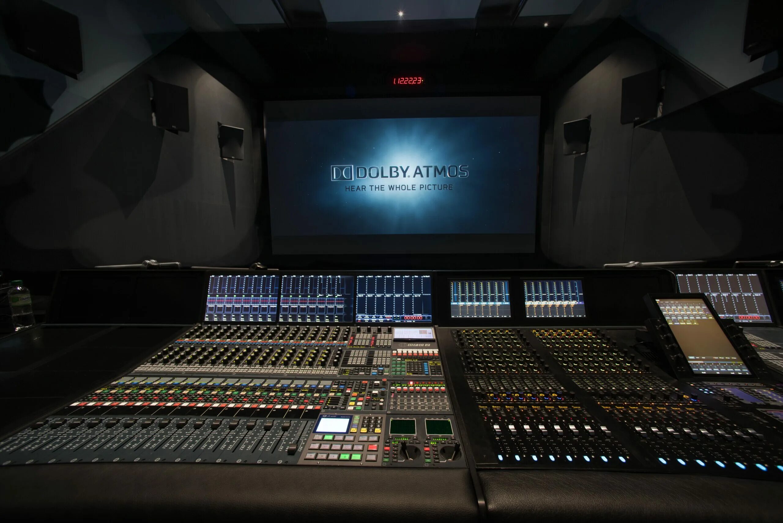 Atmos audio. Atmos studio. звукозаписывающая студия долби атмос. dolby колонки. фильмы с dolby atmos.