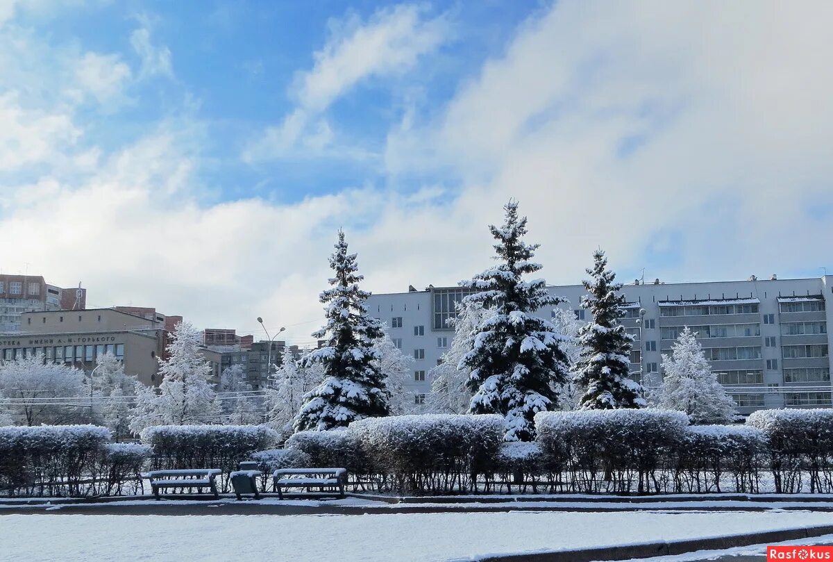 снегопад. заснеженная пермь. город пермь снег. пермь в снегу фото. пермь много снега.
