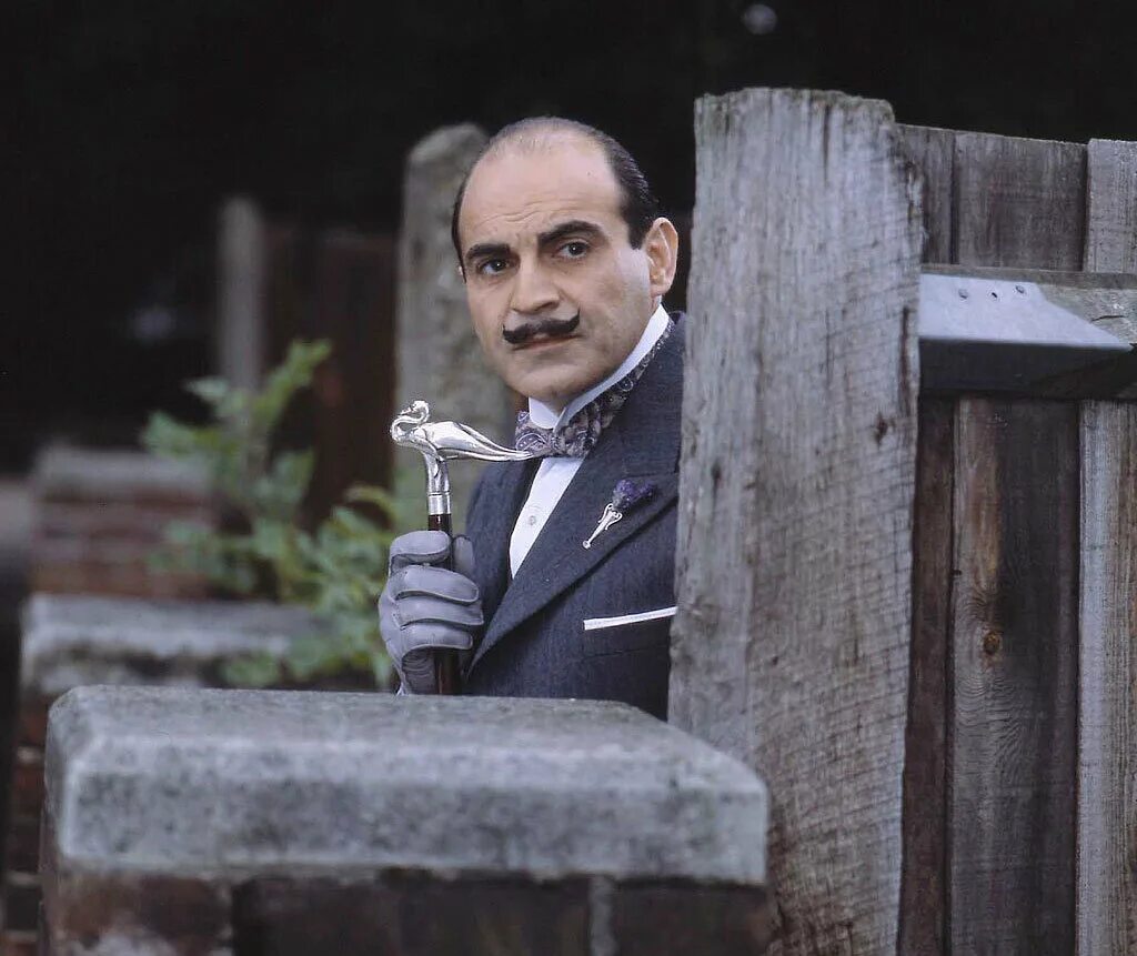 Агата кристи эркюль пуаро. Дэвид суше пуаро 2013. Эркюль пуаро сериал. Нур эркюль. Пуаро дэвид суше агата кристи.