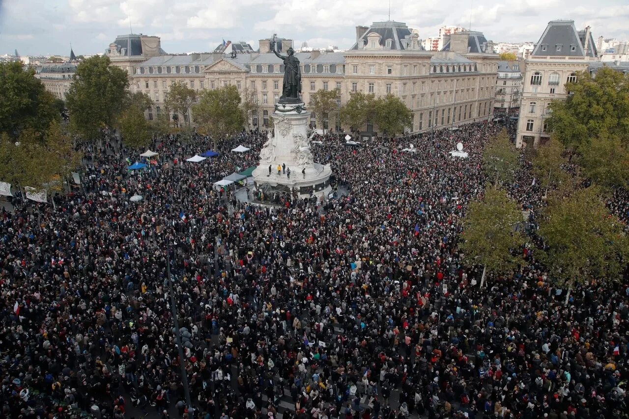 Митинги в париже. Манифестация во Франции. Митинги в Париже 2022. Площадь Республики Париж. Протесты во Франции 2022.