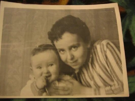 Детство родители. Цитаты про детство смешные. Ключ на шее в детстве. Стих моё детство. Мне мама как то говорила хороший мне дала совет стихи.