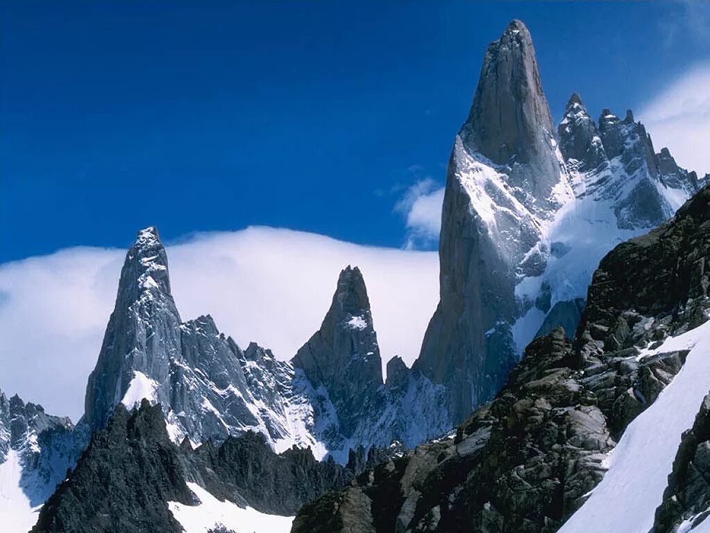 Higher mountains. Остроконечные горы. Острые горы. Остроконечная вершина горы. Горы с острыми вершинами.