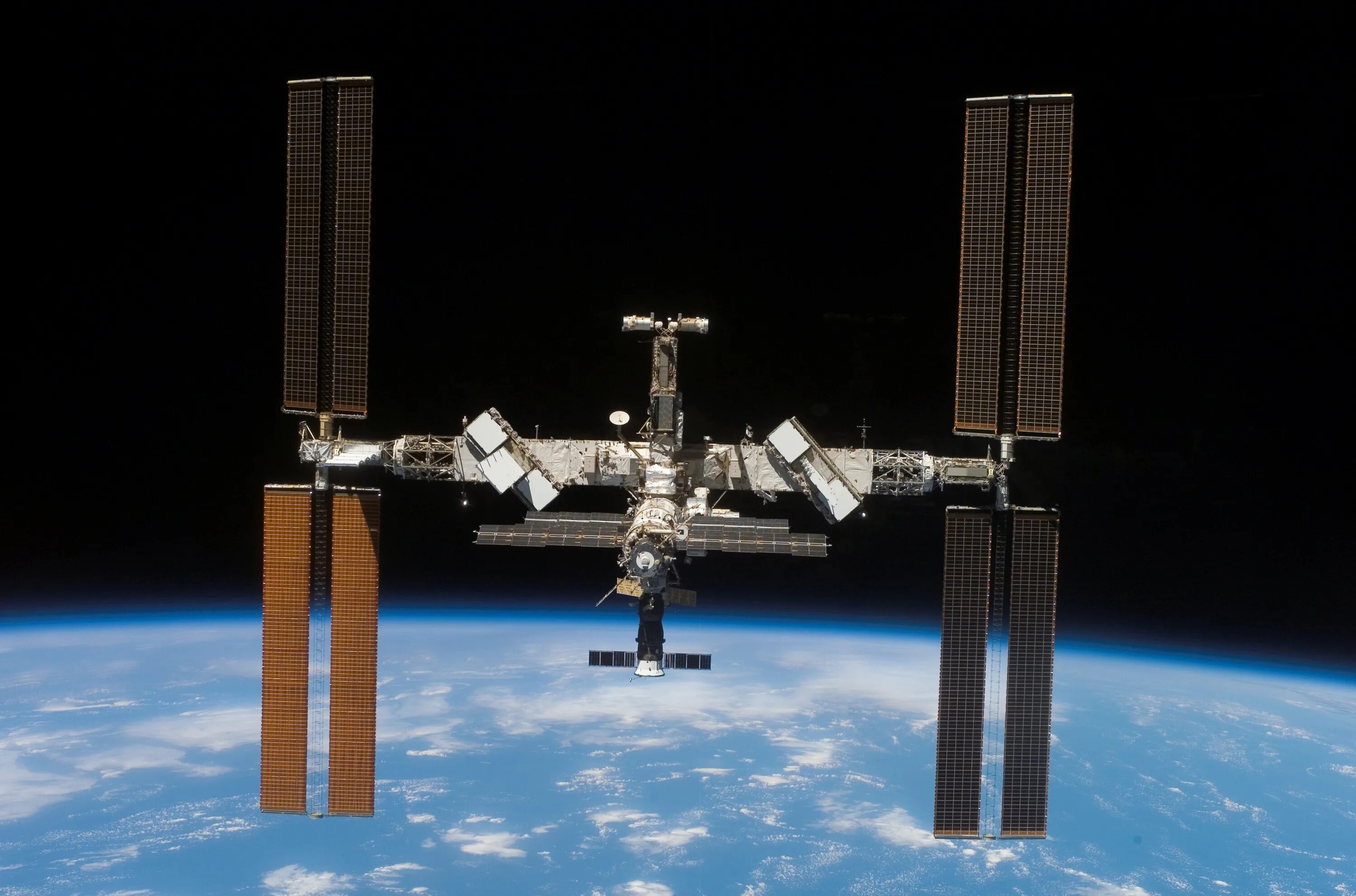 Международная Космическая станция ISS. ЭМКАЭС Космическая станция. МКС В 2002 году. Международная Космическая станция (МКС) В 1998 году.