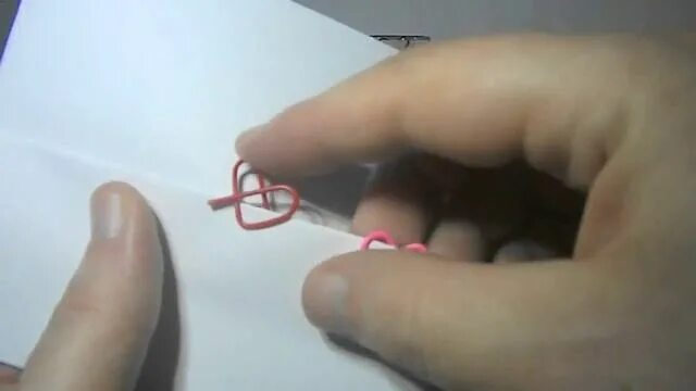 Как сделать закладку из скрепки сердечко. Сердечко из скрепки пошагово. скрепки сердечки своими руками. как делать сердечки из скрепок. форма сердца из скрепок.