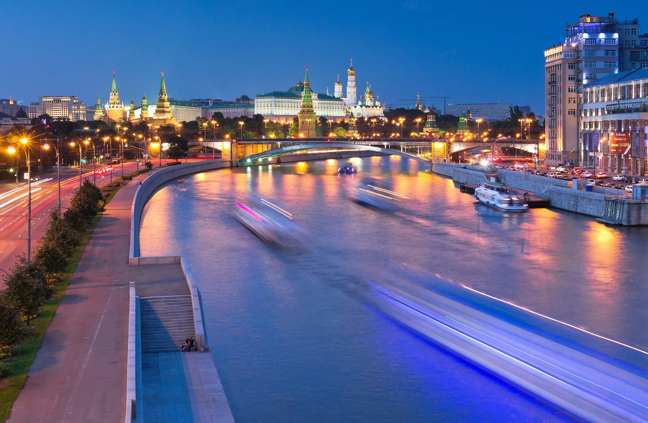 Большая река в москве. Пречистенская набережная Москва. Кремлевская набережная Пречистенская набережная. Реки Москва реки набережная. Пречистенская набережная ночью.