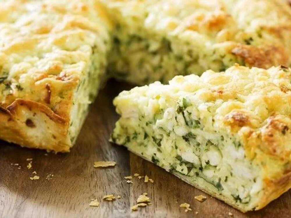 Заливной капустный пирог. Заливной пирог с яйцом и зеленым луком. Пирог с сыром и зеленью. Пирог с сыром и творогом и зеленью.