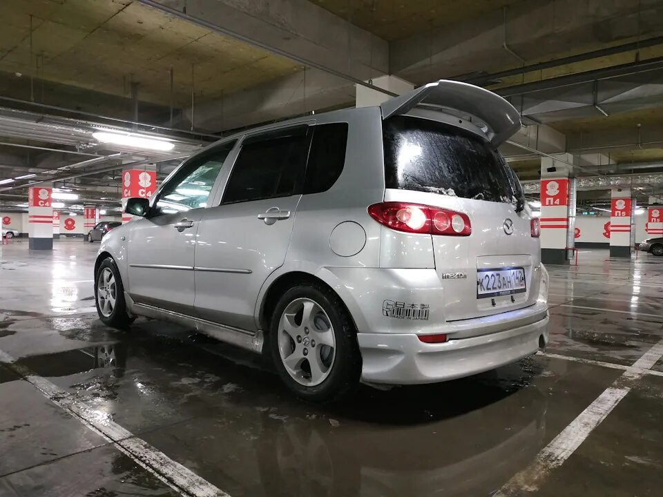 Спойлер мазда демио. Mazda demio 2002. Mazda demio. Спойлер мазда демио 2007. Mazda demio 2005 спойлер.