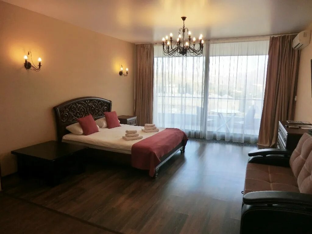 Квартиры в крыме от хозяев. Саки экономное жилье. Форос улица космонавтов, 16. Квартира в ялте. Коттедж 2 комнатный.