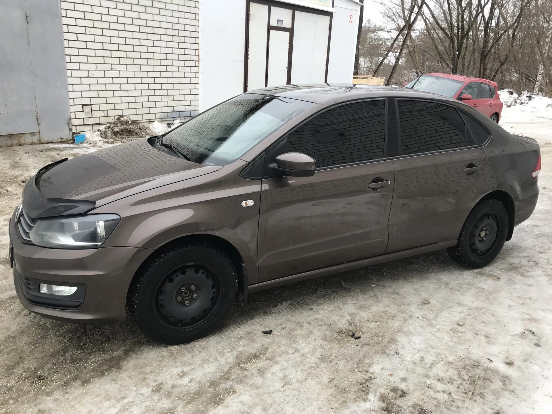 Тонировка поло. Тонировка 5% поло седан. Поло седан тонировка 15%. Тонировка Polo sedan 15 %. Тонированный поло седан.