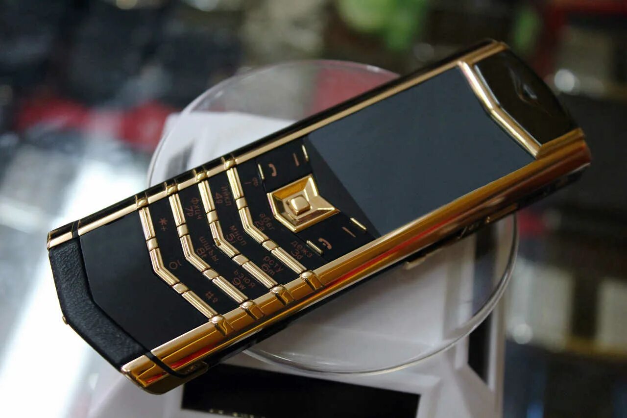 Дорогие телефоны 2023. Vertu Signature s Design Gold. Телефон Vertu Signature s Design. Блэкберри верту. Vertu Signature Diamond.