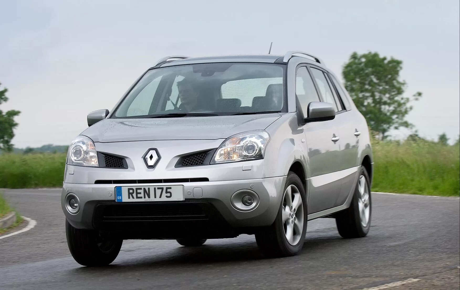 Рено колеос 1 поколение. Renault koleos 1. Газ рено колеос. Рено колеос 2015. Колеос 2015.