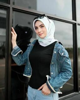 Untitled Beautiful Muslim Women, Hijab Teen, Girl Hijab, Hijabi Girl, Mosle...