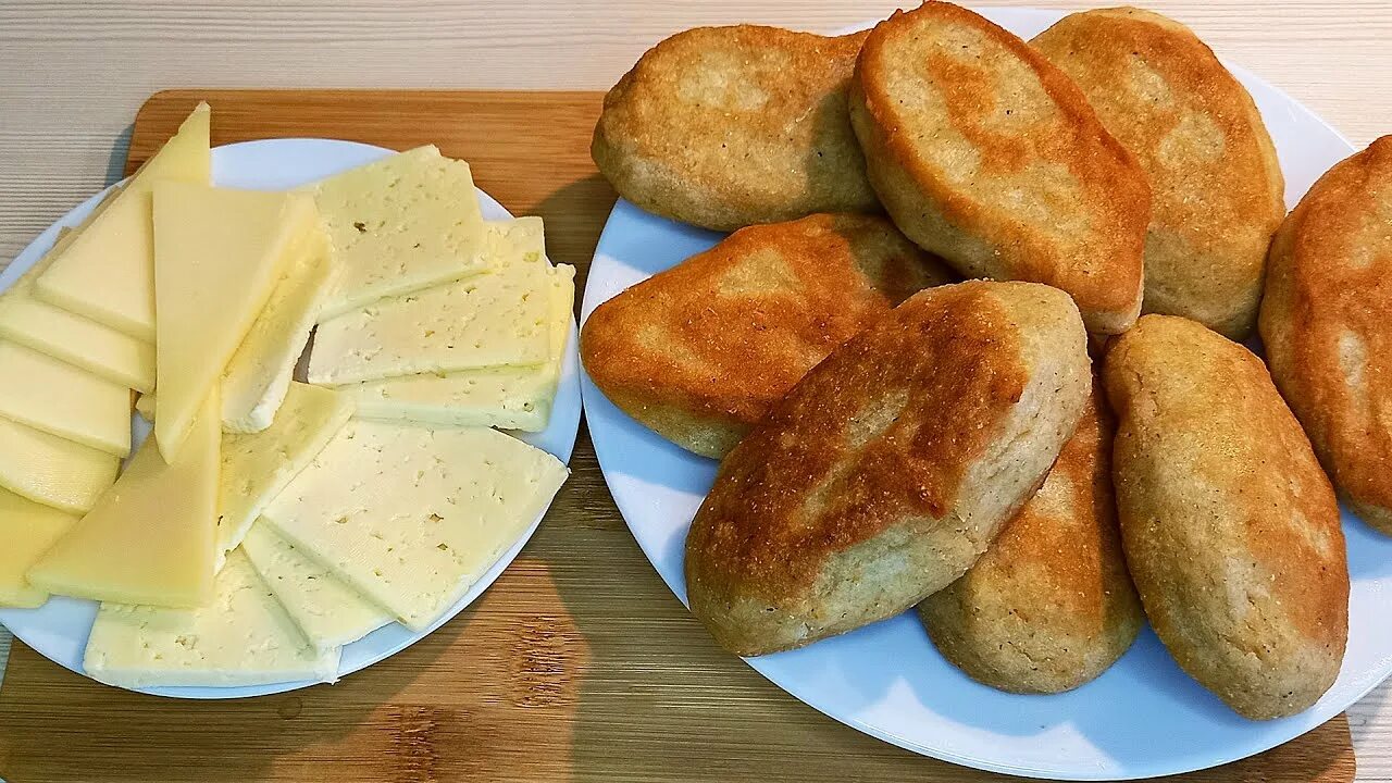 Грузинские кукурузные лепешки мчади. Мчади и чвиштари. Мчади и чвиштари. Мчади и чвиштари. Мчади - кукурузная лепешка.