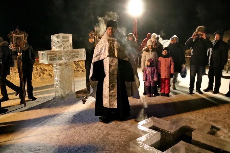 крещение владимир 2023. освящение воды на крещение господне патриарх кирилл. в крестильном храме елоховском соборе. крещение богослужение. вечерня крещения.