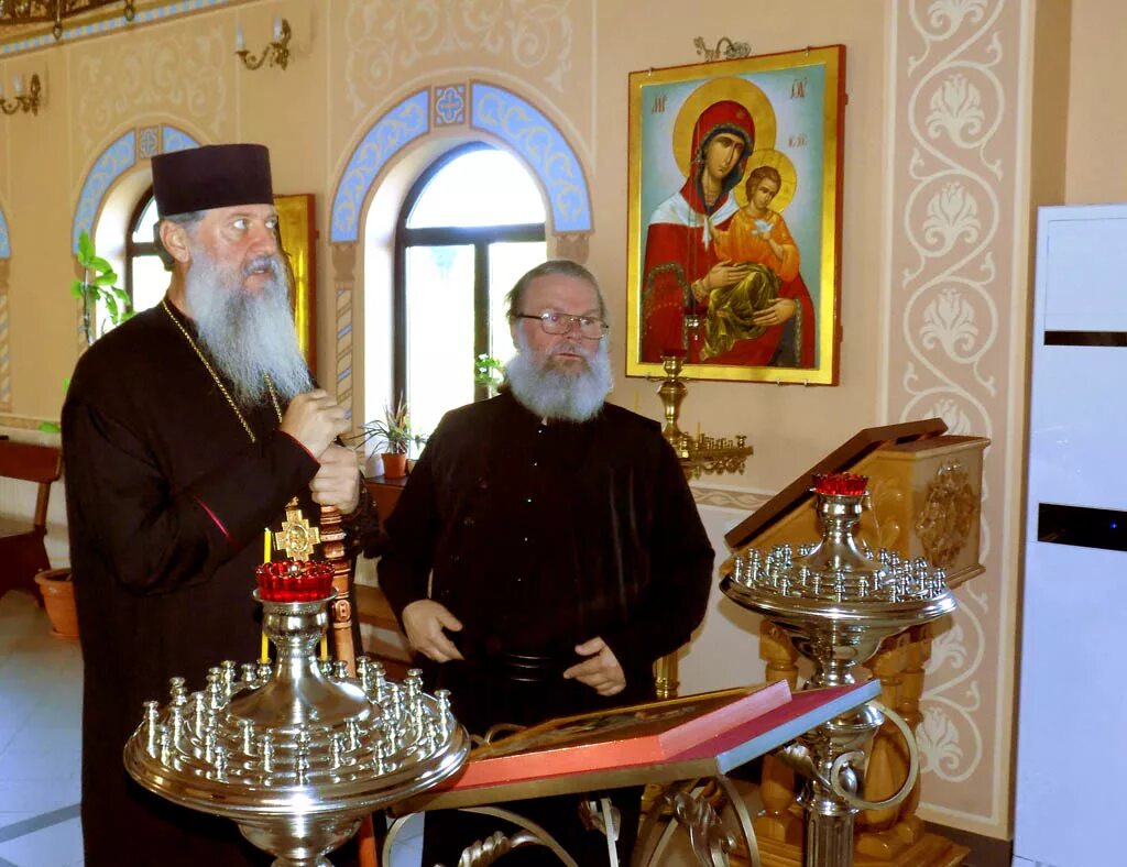 серпуховская епархия андрей свистунов. приходы благочиния. храм воскресения христова в шереметьево. никольский храм на погосте в ровках. протоиерей андрей хмызов.