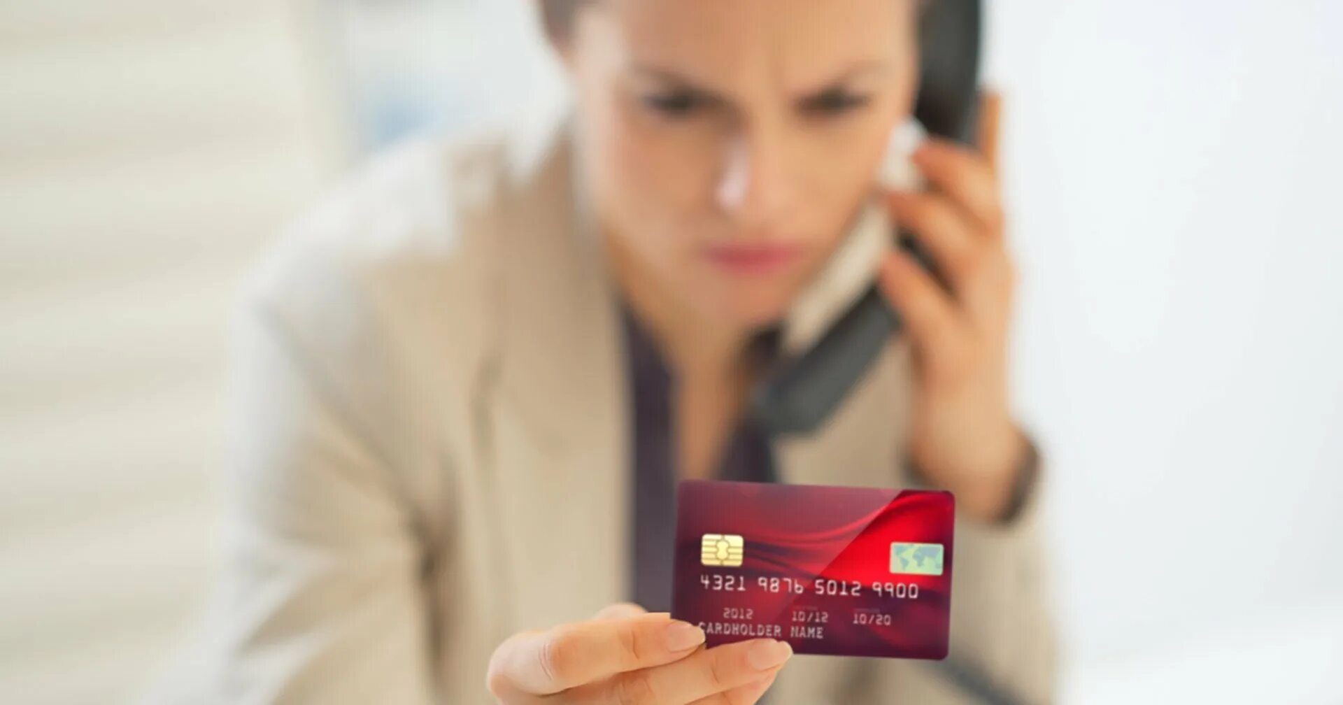 Деньги оператор. Деньги в кассе банка. Деньги оператор. Займы без звонков и проверок. Человек с деньгами.