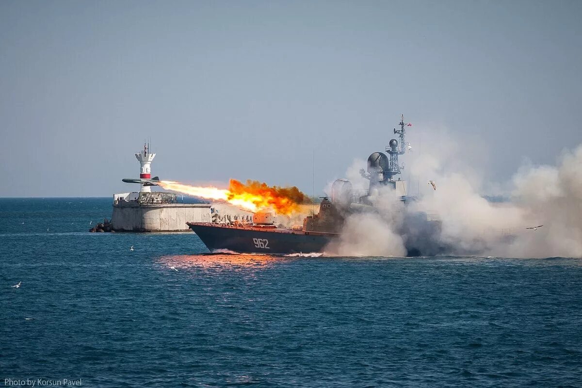 ВМФ Севастополь. Черноморский военно морской флот в Севастополе. Севастополь корабли Черноморского флота. Корабли ВМФ В Севастополе Черноморского флота. Какой корабль атаковали