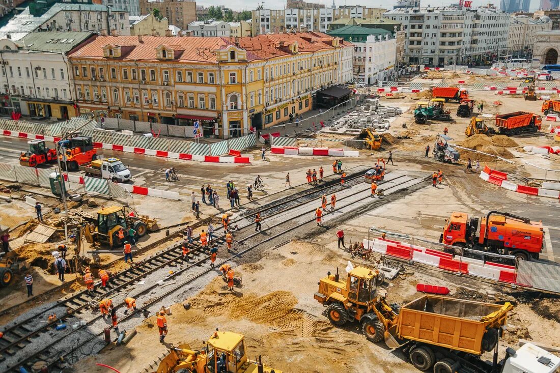 Почему перекрыли площадь. Перекрытие Тверской улицы. Реконструированные площади в России.