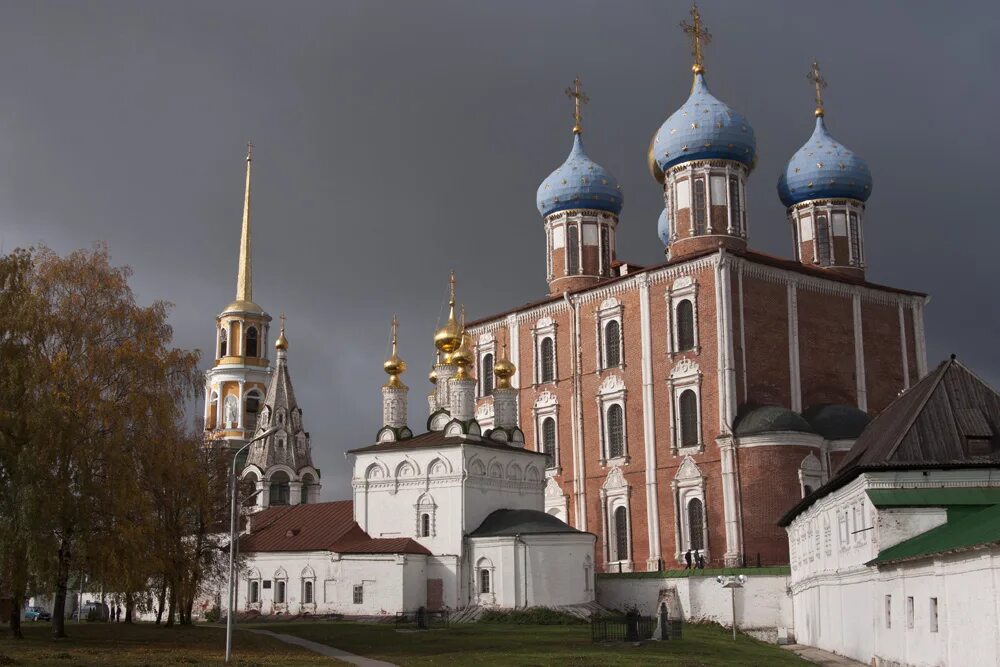 Рязанский Кремль Рязань. Ансамбль Рязанского Кремля. Рязань Архитектор Кремля. Рязанский кремль сайт