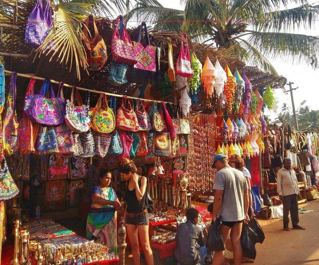 Магазин гоа. Сувениры из гоа. Рынок анджуна гоа. Anjuna flea market goa. Магазин гоа.