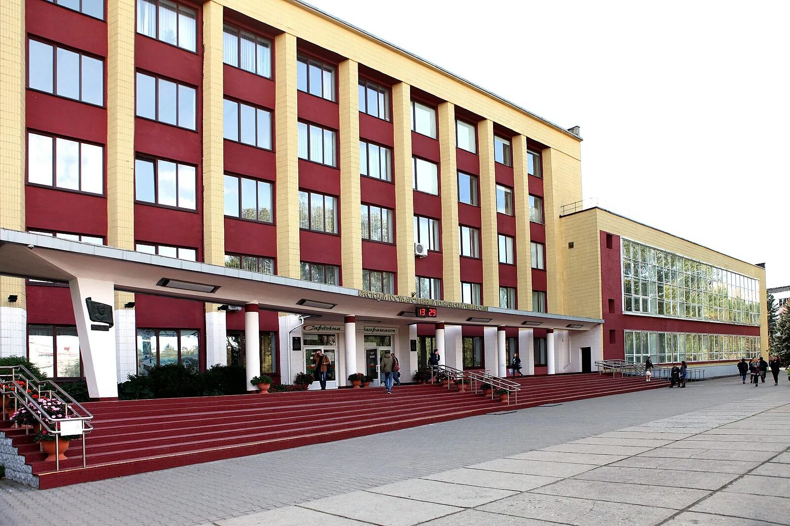 Брестский государственный технический университет фотографии. Бргту брест ректор. Бгту брест. Бргту брест фото. Политех брест.