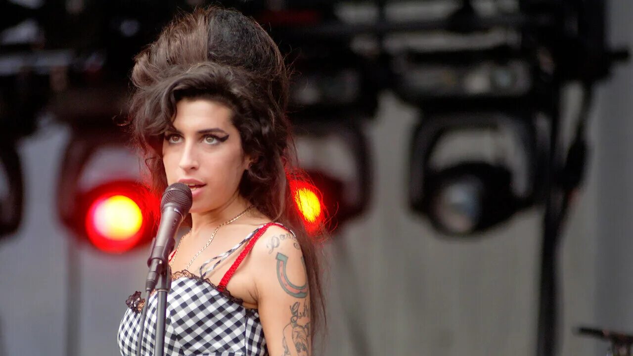 Легендарные певицы. Эми Уайнхаус. Amy Winehouse 2007. Эми Уайнхаус фото. Эми Уайнхаус в молодости.