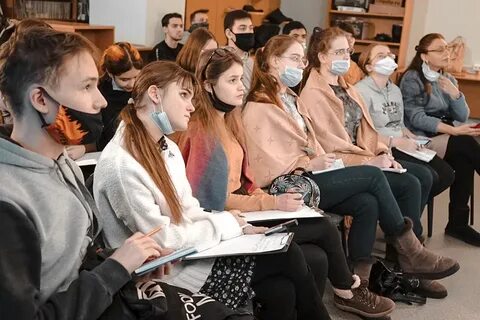 Студентки пришли