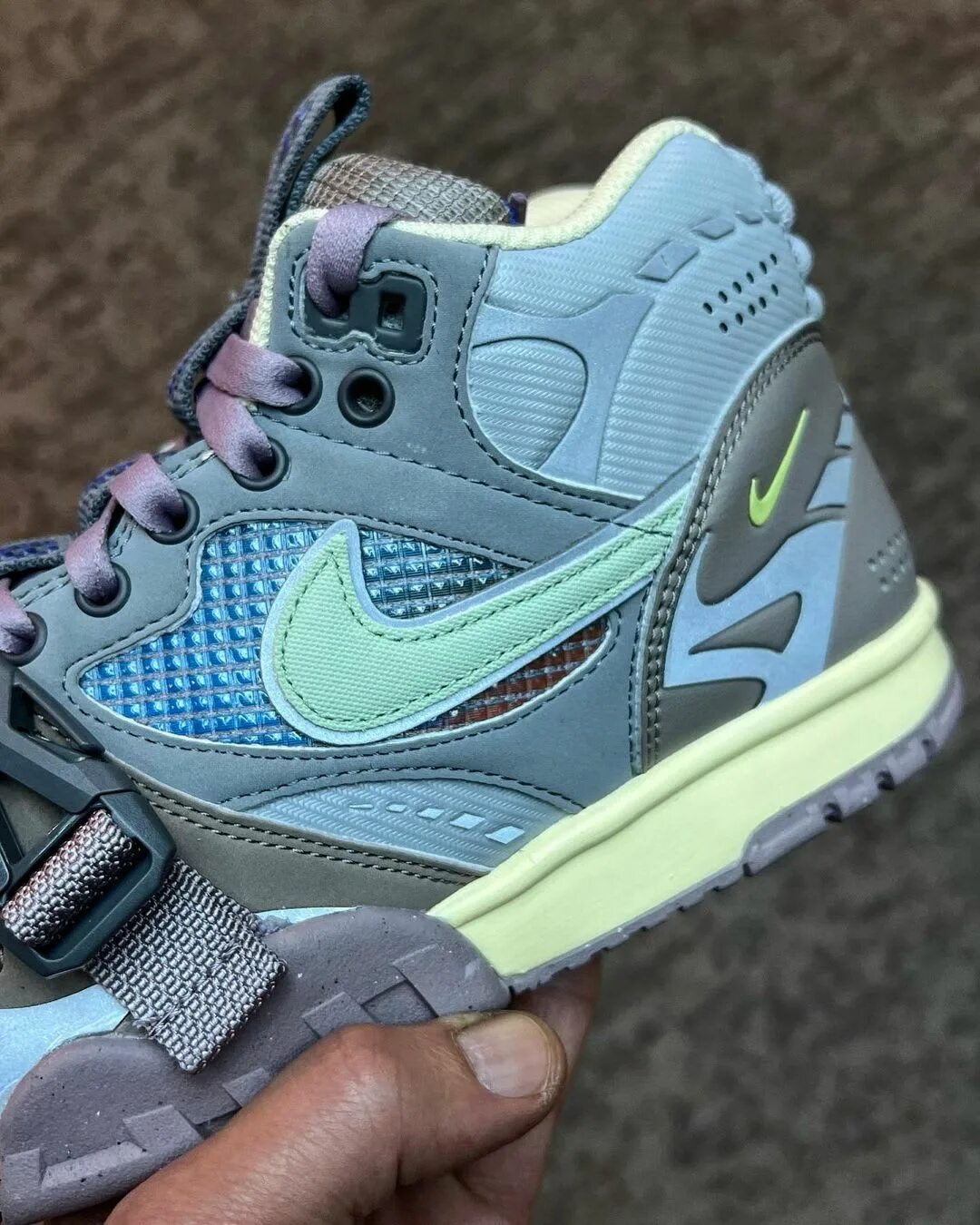 Nike air trainer 1 sp honeydew. Наушники air pods pro 2. Наушники airpods 1. Айр 1 про. Айр 1 про.