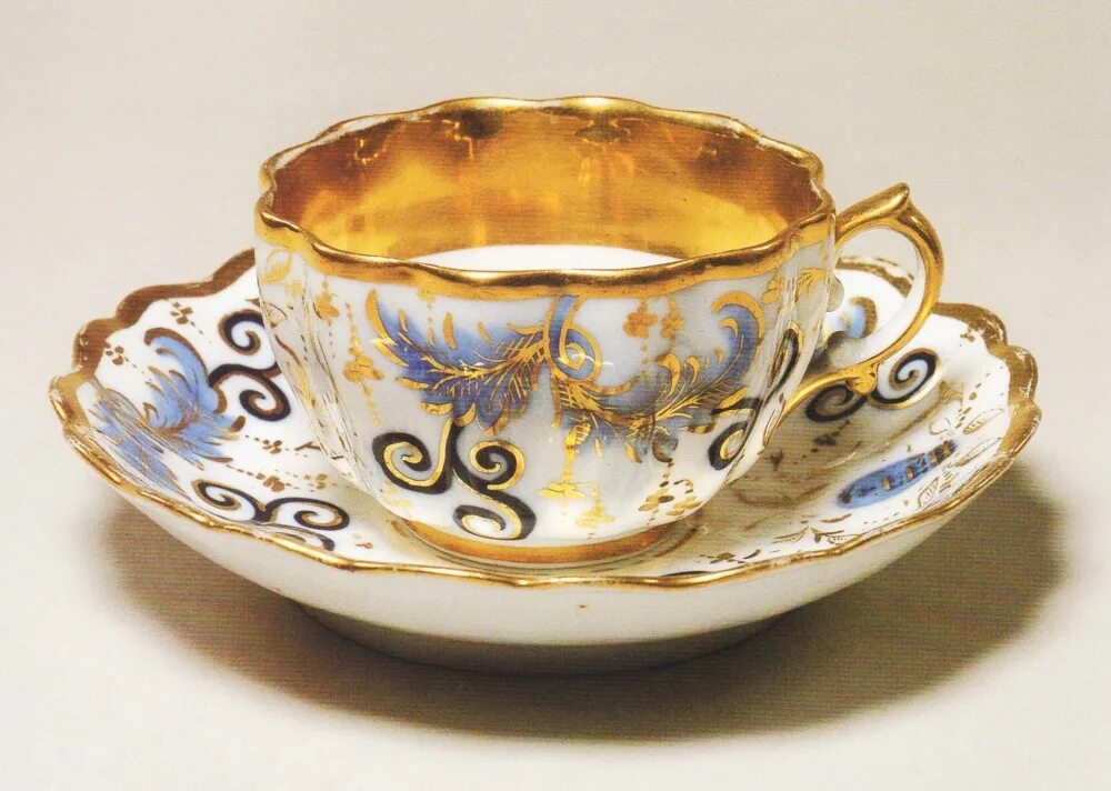 Яхтинский сервиз екатерины. Статуэтки фарфор лефард. Фарфор г. Роял вустер фарфор. Чешские статуэтки из фарфора.