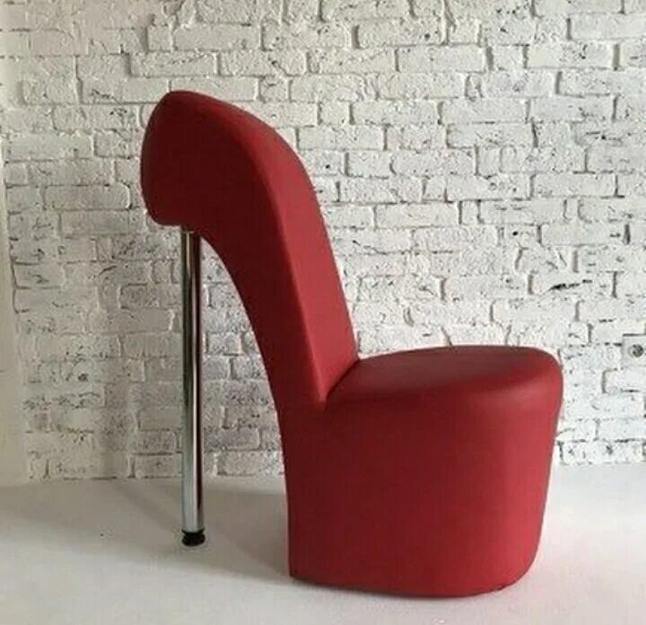 Стул каблук. Стул каблук. Стул туфля. Кресло туфелька на шпильке. Пуфик туфля.