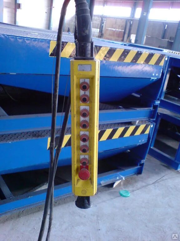 Пульт управления мостовым краном с пола 6 кнопок. Пульт крана мостового 1 -а-3. Краны управляемые с пола. Мостовой кран управляемый с пола. Мостовой кран гпм с пола.