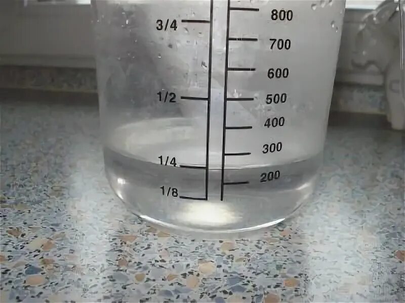 1 2 стакана теплой воды. Одна четвертая стакана воды. Четверть стакана воды. 1.5 Стакана воды это сколько. Три четверти стакана воды.