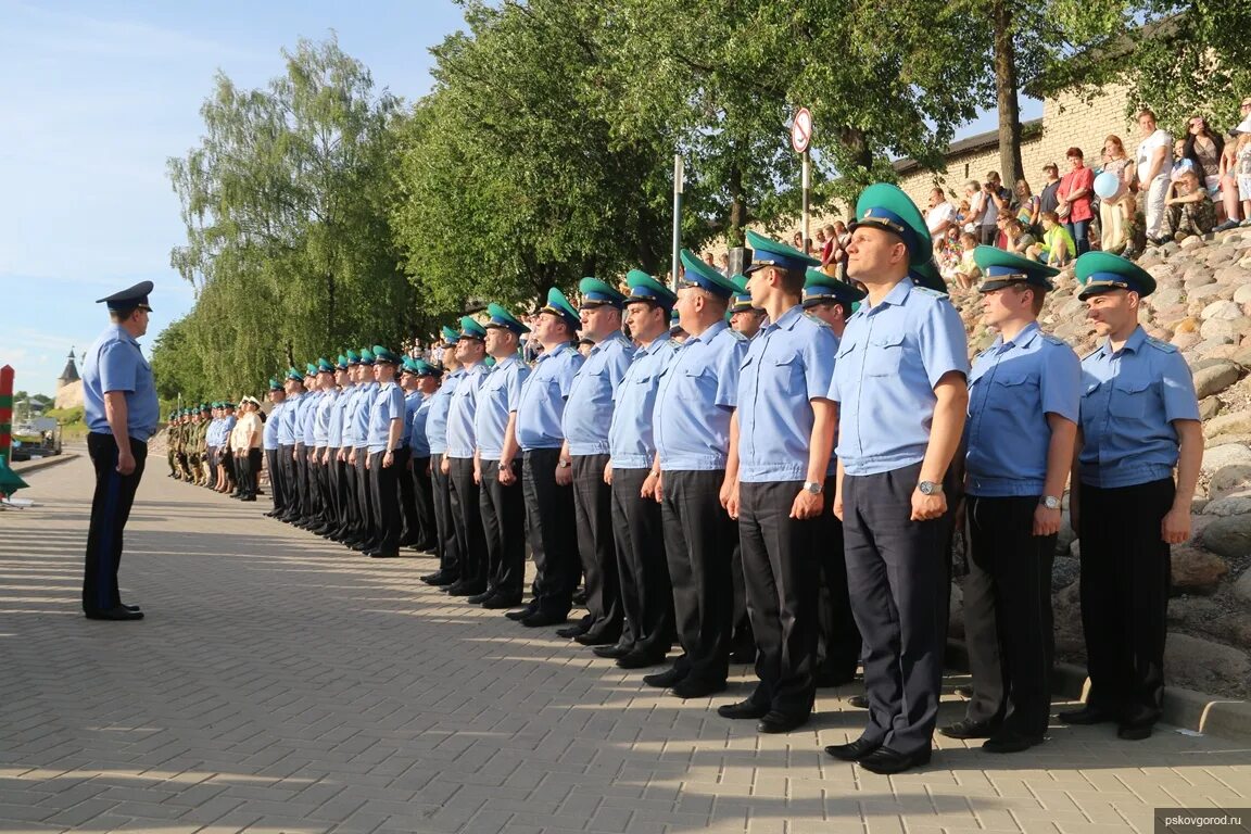 Пограничная служба вакансии. Девушки пограничники в аэропорту. Специалист пограничного контроля. Управление фсб пограничной службы волгоград. Пограничная служба вакансии.